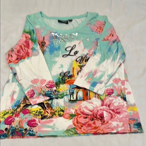 Onque casuals sz small 3/4 sleeve floral print Eiffel Tower embellished top EUC - Picture 3 of 13